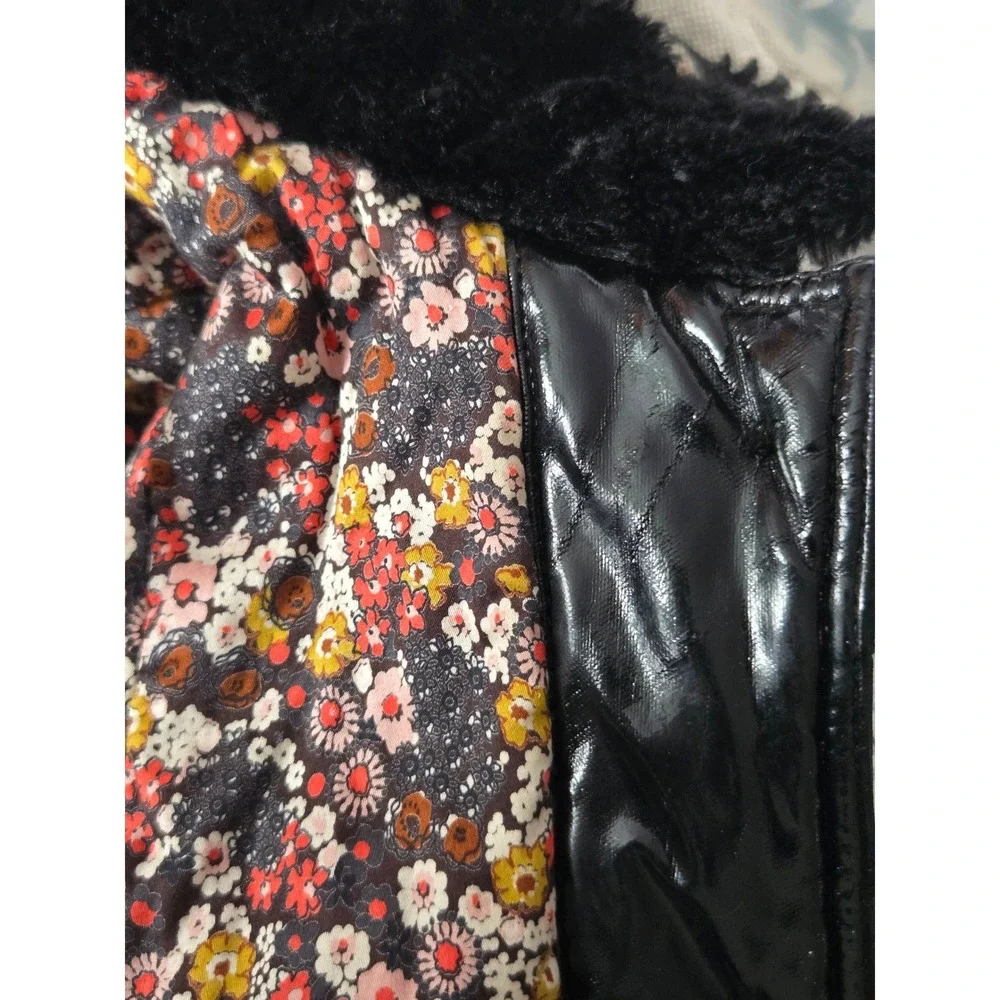 Catimini Black Patent Hooded Coat Faux Fur‎ Trim Flower Detail Size 4